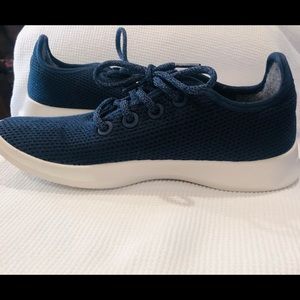Allbirds woman’s tree runners size 8